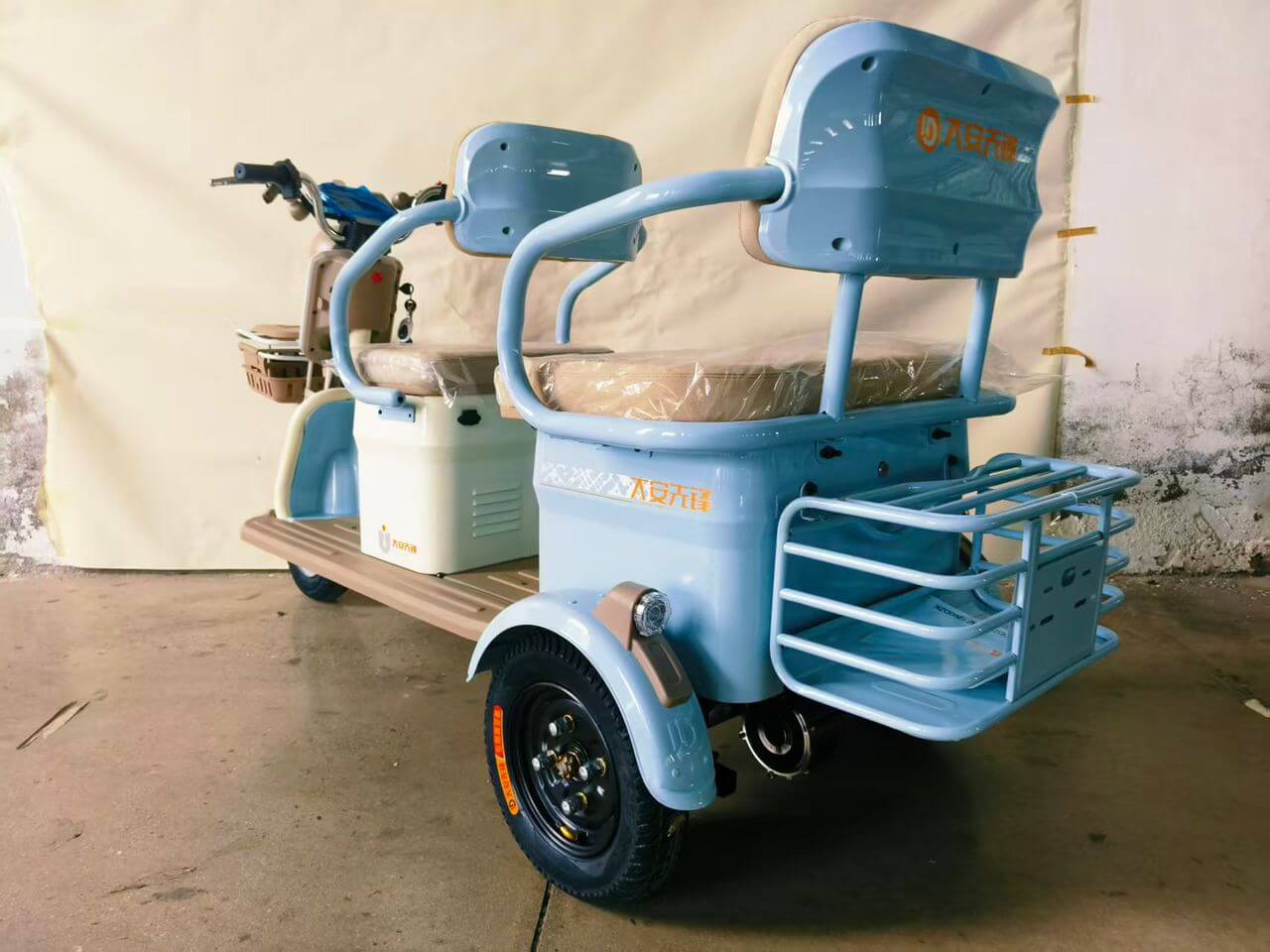 Junheng V5 electric tricycle in skyblue color
